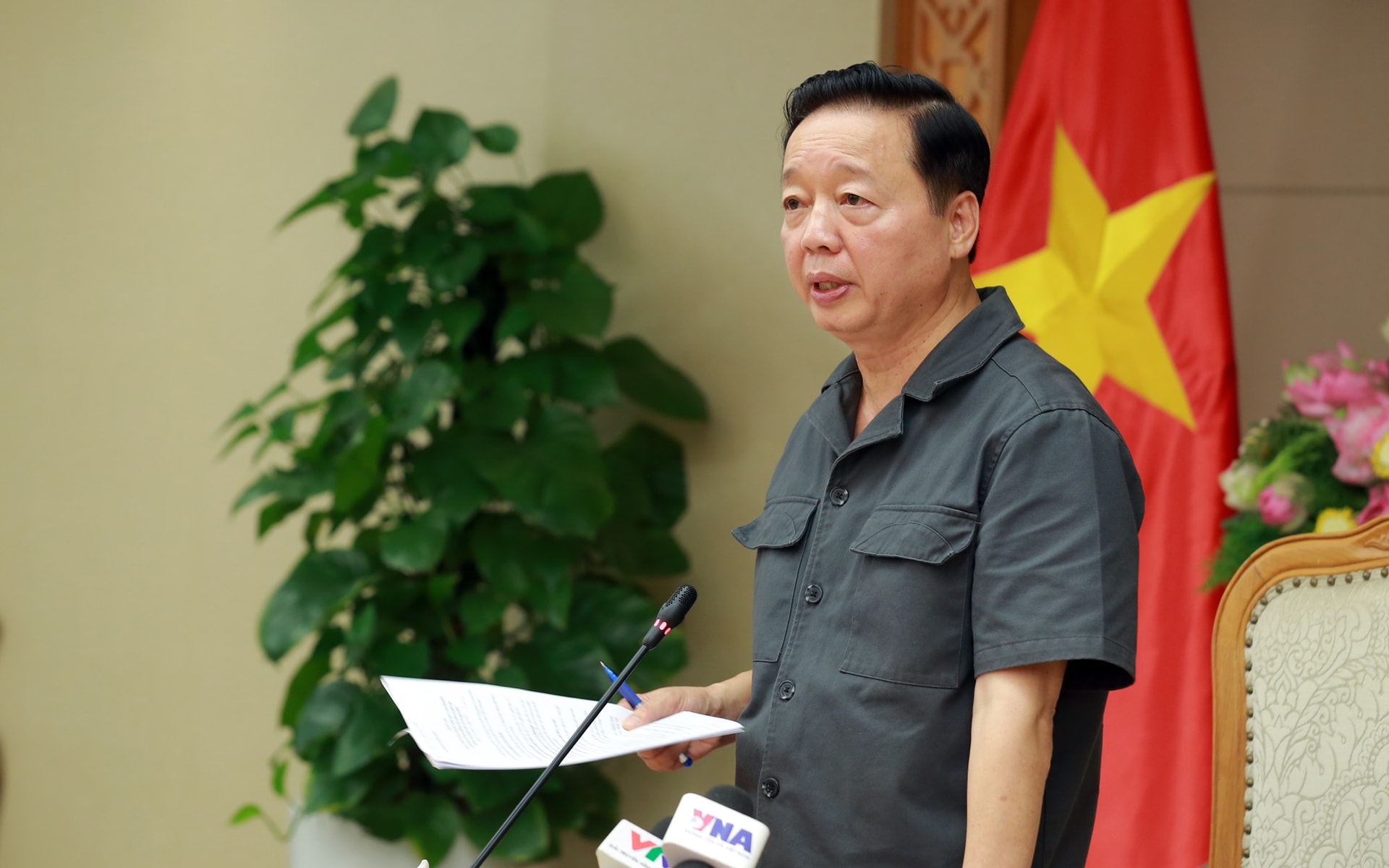 Khẩn trương ứng phó bão số 10: Hành động sớm, chuẩn bị kỹ, dự báo đúng, trách nhiệm rõ- Ảnh 1. Khẩn trương ứng phó bão số 10: Hành động sớm, chuẩn bị kỹ, dự báo đúng, trách nhiệm rõ- Ảnh 1.