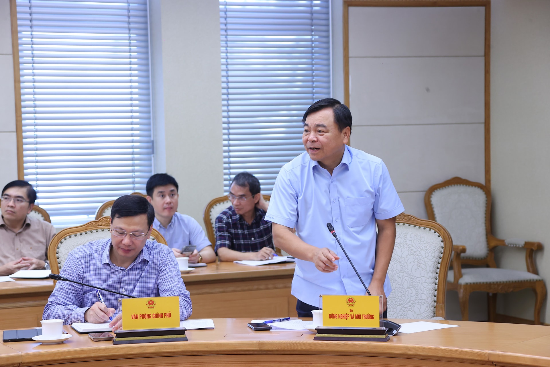 Khẩn trương ứng phó bão số 10: Hành động sớm, chuẩn bị kỹ, dự báo đúng, trách nhiệm rõ- Ảnh 2. Khẩn trương ứng phó bão số 10: Hành động sớm, chuẩn bị kỹ, dự báo đúng, trách nhiệm rõ- Ảnh 2.