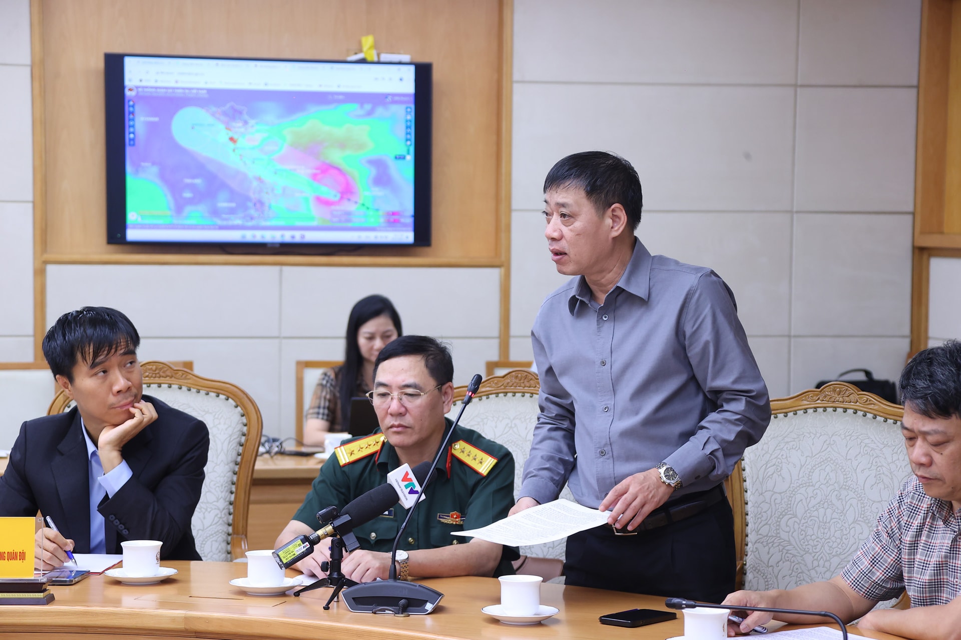 Khẩn trương ứng phó bão số 10: Hành động sớm, chuẩn bị kỹ, dự báo đúng, trách nhiệm rõ- Ảnh 3. Khẩn trương ứng phó bão số 10: Hành động sớm, chuẩn bị kỹ, dự báo đúng, trách nhiệm rõ- Ảnh 3.