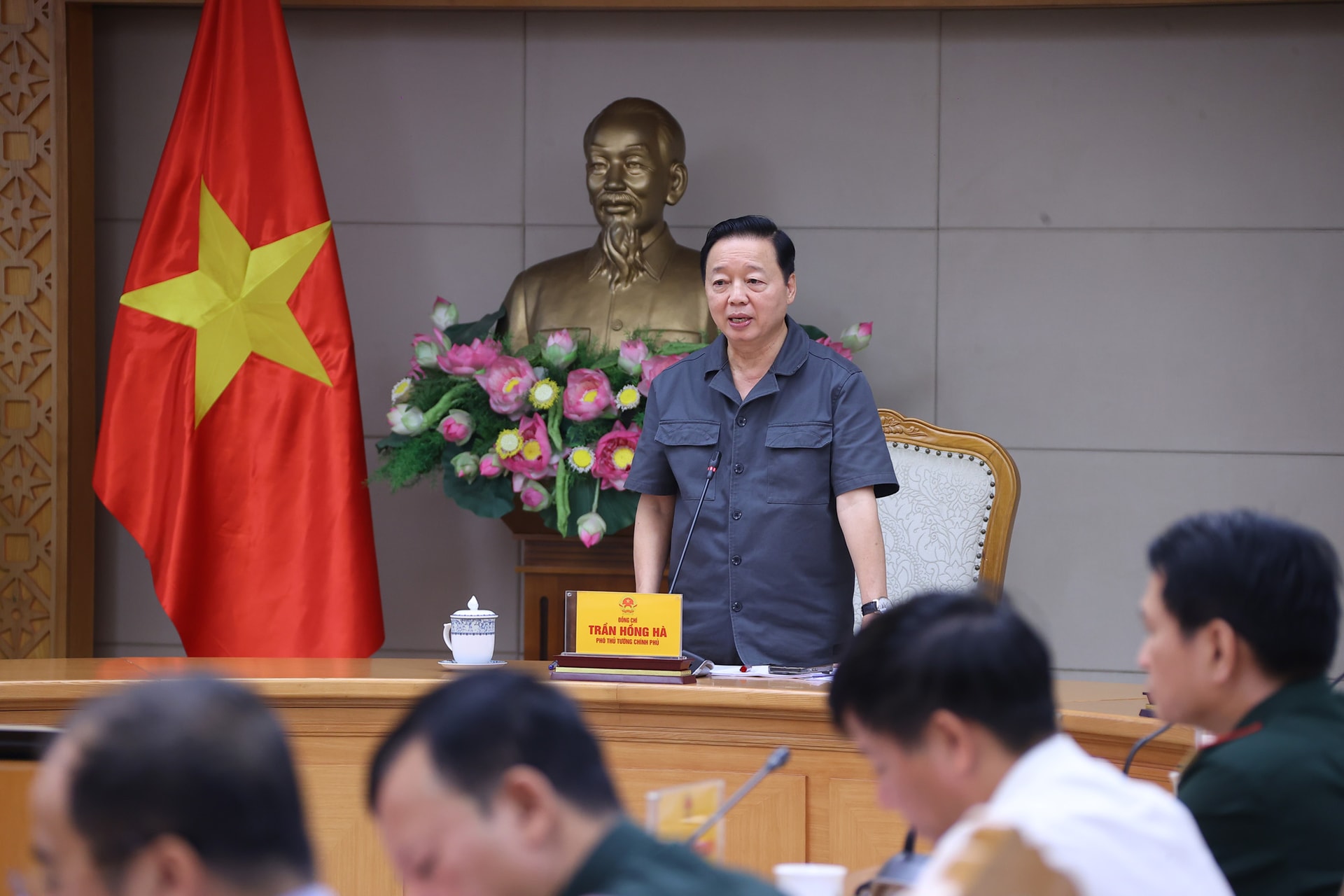 Khẩn trương ứng phó bão số 10: Hành động sớm, chuẩn bị kỹ, dự báo đúng, trách nhiệm rõ- Ảnh 5. Khẩn trương ứng phó bão số 10: Hành động sớm, chuẩn bị kỹ, dự báo đúng, trách nhiệm rõ- Ảnh 5.