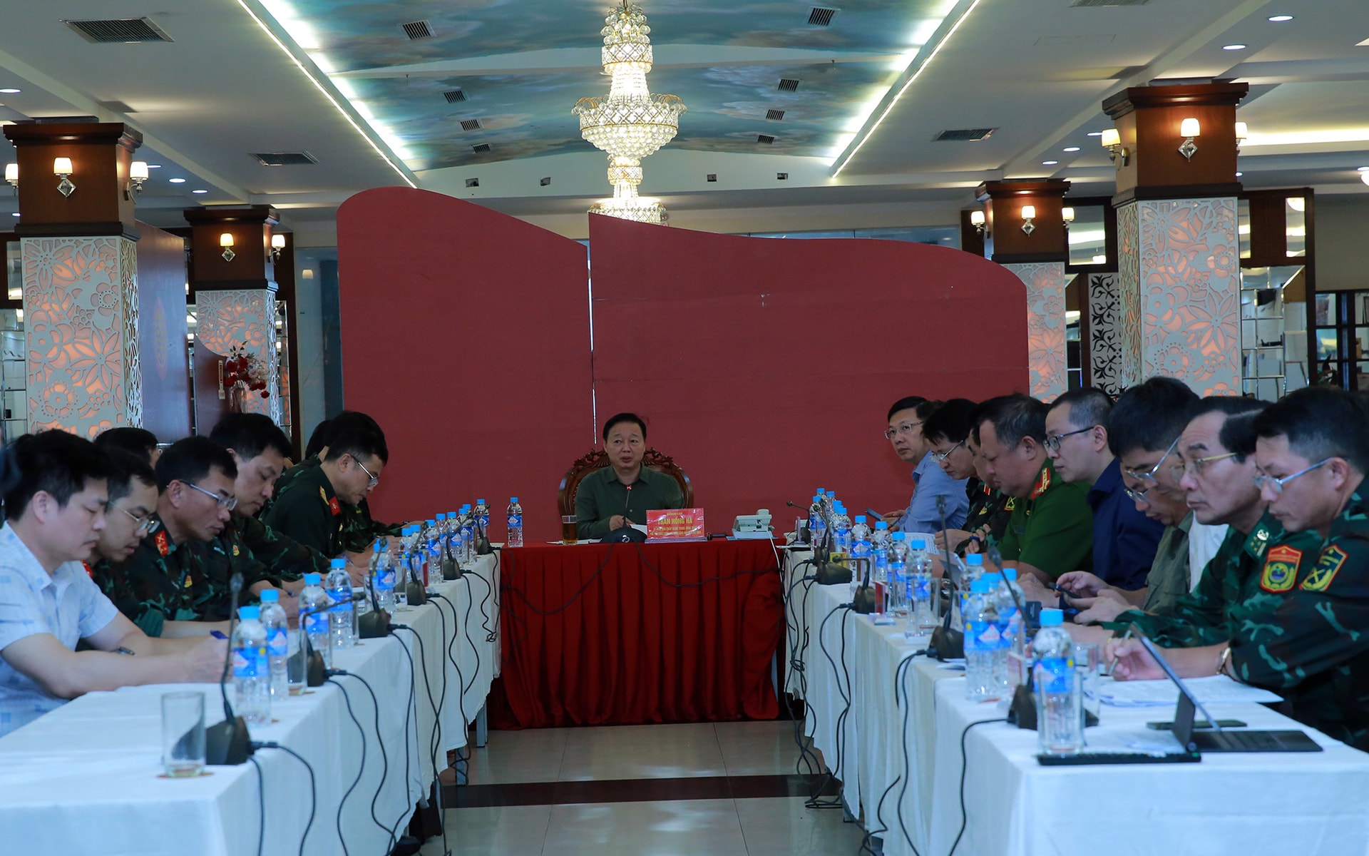 Khẩn trương khắc phục hậu quả bão số 10, ứng phó với lũ lụt, sạt lở do mưa lớn sau bão- Ảnh 2.