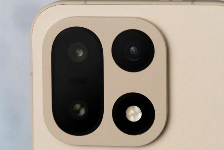 Cụm camera của One Plus 15