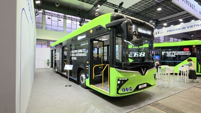 xe bus điện VinFast tại triển lãm
