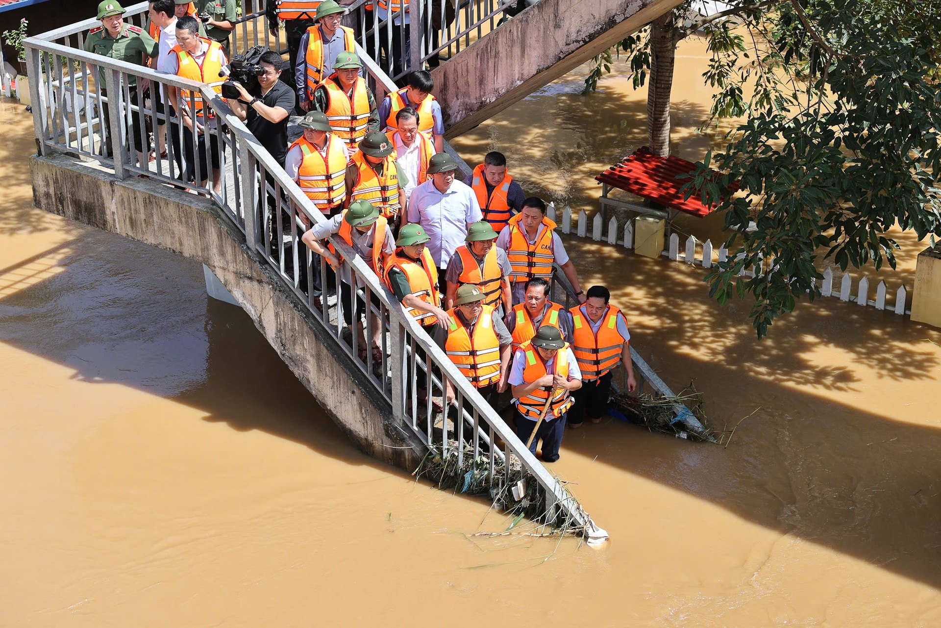 Thủ tướng chỉ đạo 9 nhiệm vụ cấp bách tại Thái Nguyên và xây dựng đường, đê kiên cố hai bên sông Cầu- Ảnh 6.