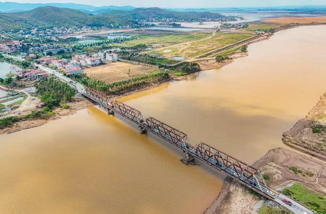 Cầu đường sắt Cẩm Lý hiện tại