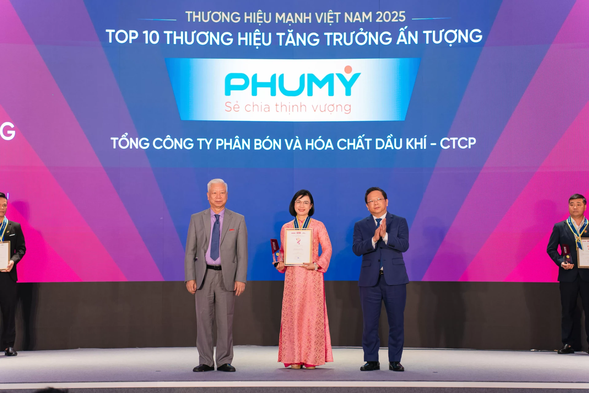1759487198-phu-my-nhan-danh-hieu-top-10-thuong-hieu-manh-tang-truong-an-tuong-2025-trong-top-50-thuong-hieu-manh-2025jpg.webp