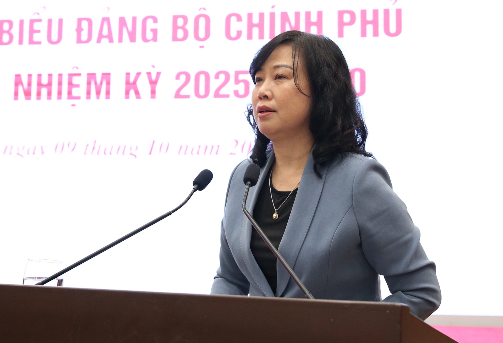 Phó Thủ tướng Thường trực Nguyễn Hòa Bình: Chính phủ có sự đổi mới mạnh mẽ về tư duy và phương pháp điều hành- Ảnh 6. Phó Thủ tướng Thường trực Nguyễn Hòa Bình: Chính phủ có sự đổi mới mạnh mẽ về tư duy và phương pháp điều hành- Ảnh 6.