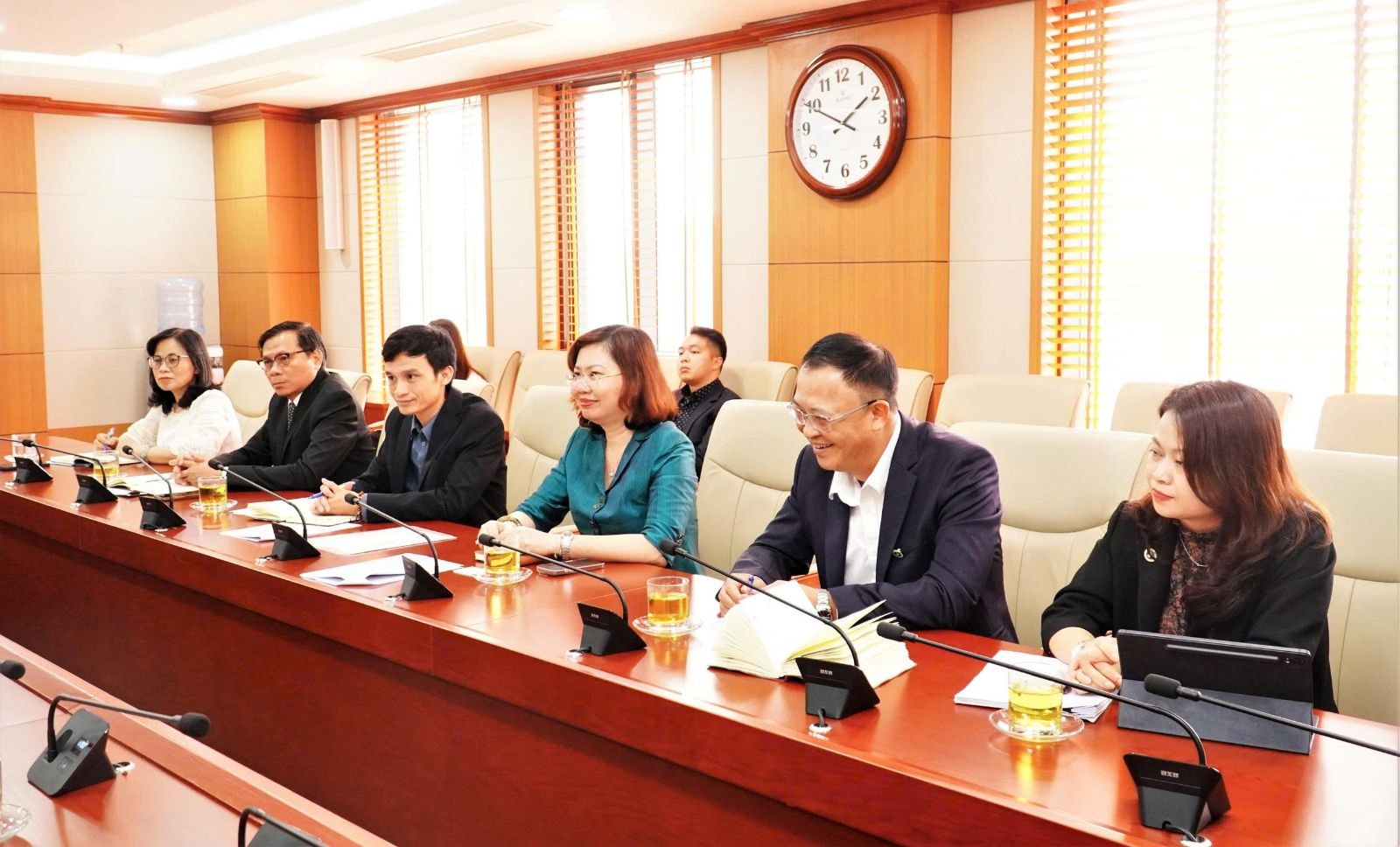 uybanchungkhoan.jpg