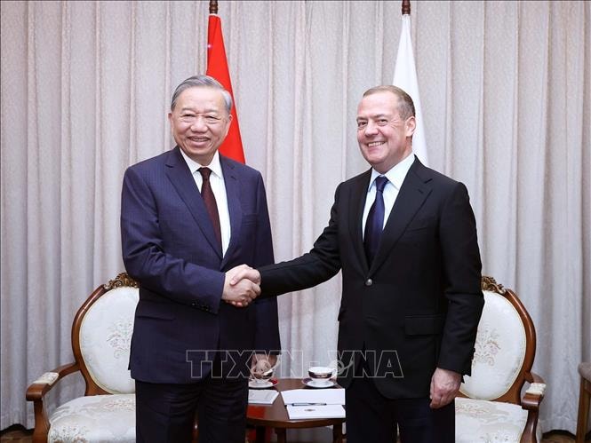 Tổng Bí thư Tô Lâm gặp Chủ tịch Đảng Nước Nga Thống nhất Dmitry Medvedev- Ảnh 1.