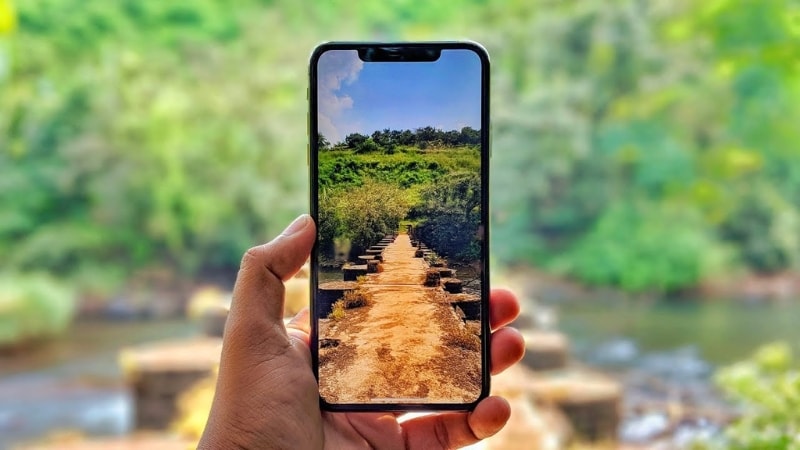 iphone2.jpg