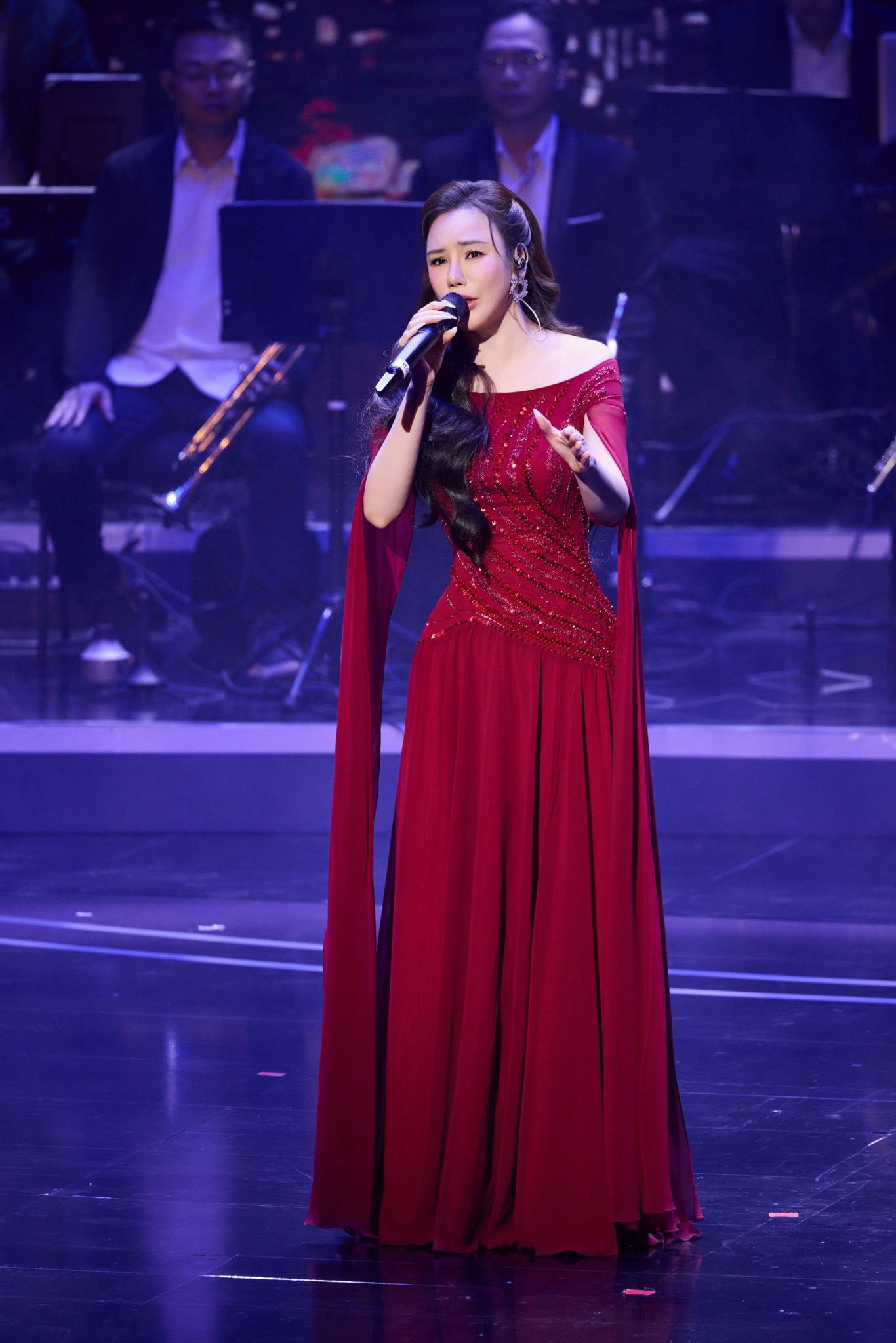 hoquynhhuong2.jpg