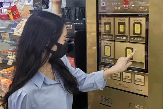 người trẻ mua vàng