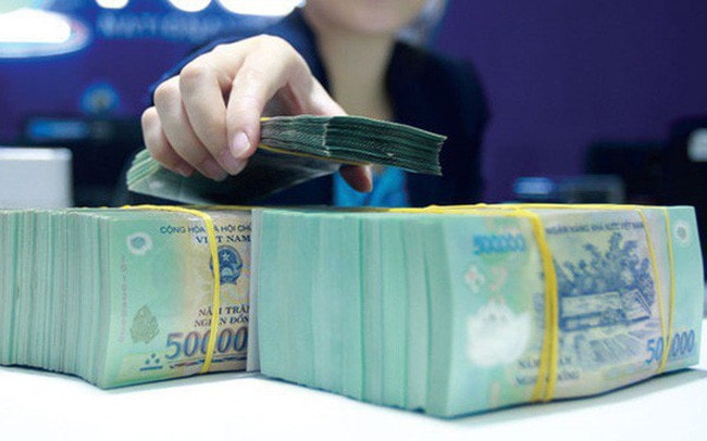 Cuộc đua huy động vốn giữa các ngân hàng bước vào giai đoạn sôi động khi nhiều nhà băng nâng lãi suất và tung chương trình khuyến mãi dịp cuối năm.