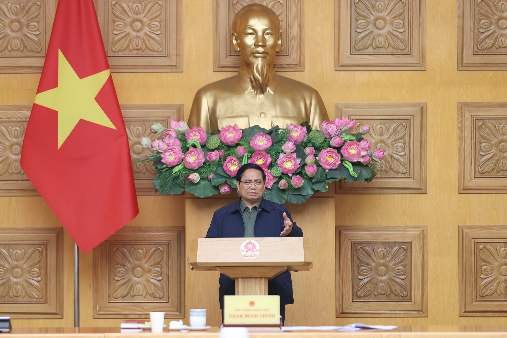 Thủ tướng: Bằng mọi biện pháp phải tiếp tế cho người dân tại những nơi bị cô lập do mưa lũ miền Trung- Ảnh 3. Thủ tướng: Bằng mọi biện pháp phải tiếp tế cho người dân tại những nơi bị cô lập do mưa lũ miền Trung- Ảnh 3.