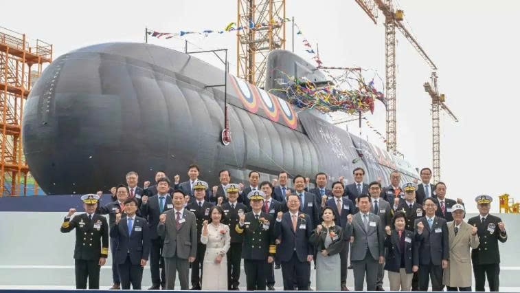 Lễ hạ thủy Tàu ngầm ROKS Jang Yeong-sil