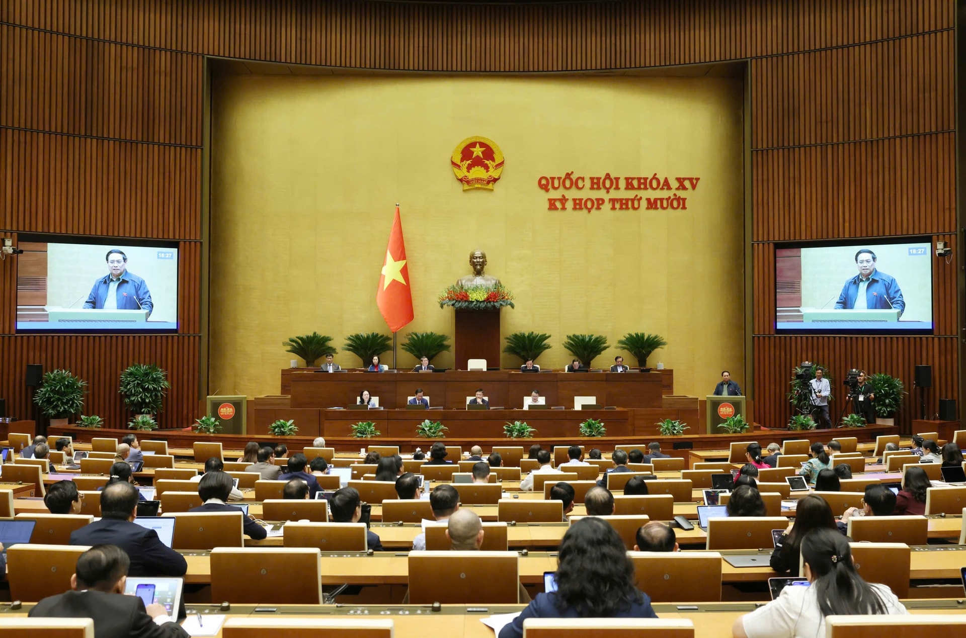 Thủ tướng: Nền kinh tế Việt Nam đủ sức chống chịu và đã vượt qua được các cú sốc rất lớn từ bên ngoài- Ảnh 2.