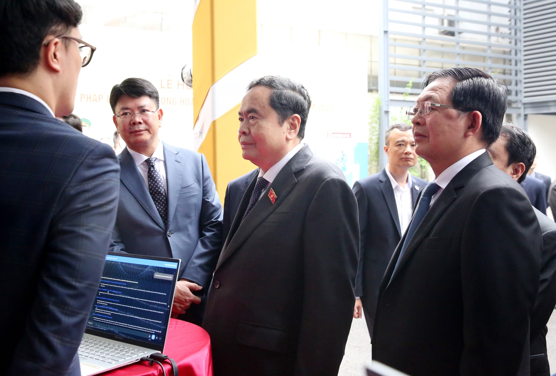 Chủ tịch Quốc hội Trần Thanh Mẫn: Biến thể chế pháp luật thành lợi thế cạnh tranh, 'đột phá của đột phá'- Ảnh 1.