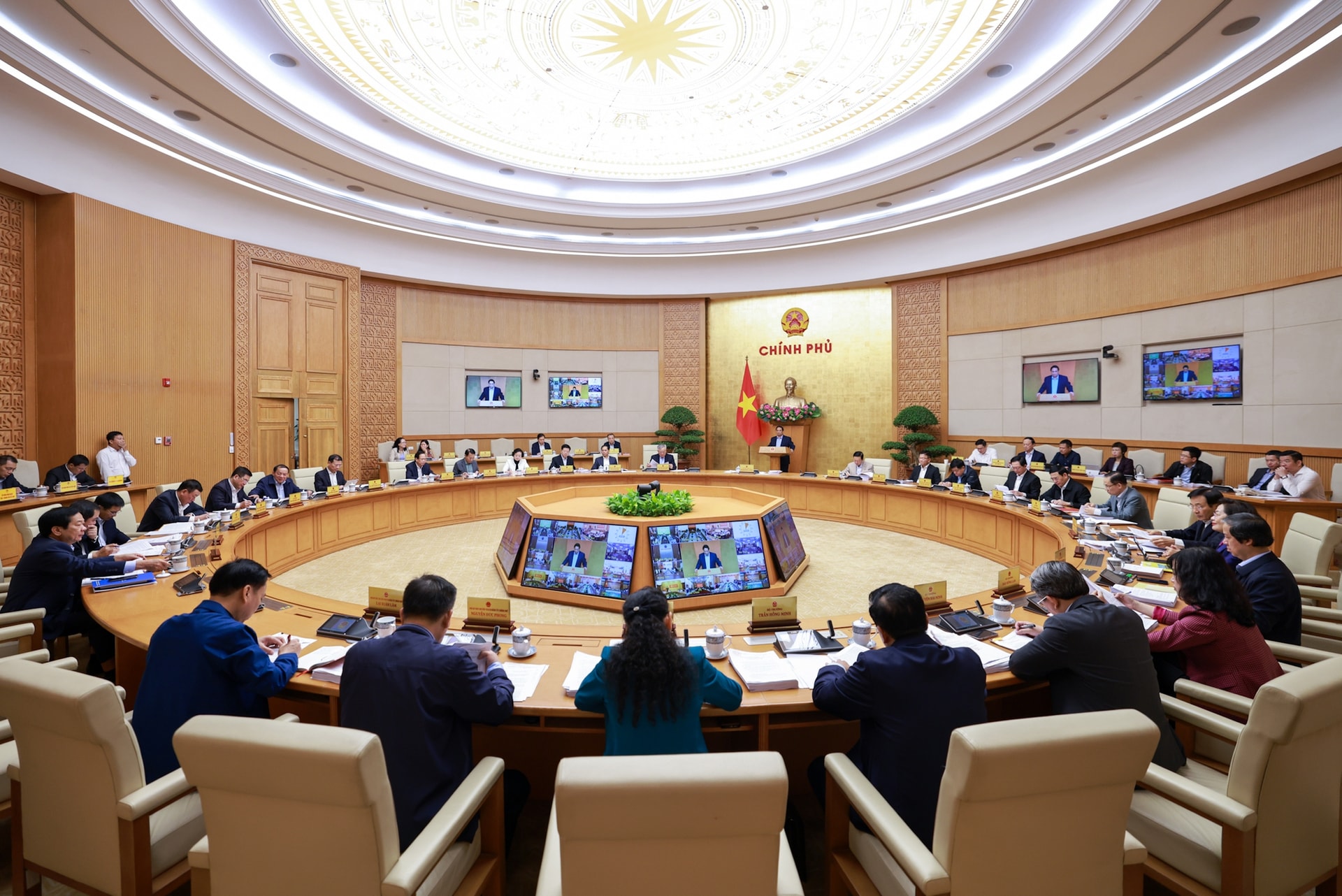 Thủ tướng: Tốc độ tăng GDP quý IV phải đạt trên 8,4%- Ảnh 12. Thủ tướng: Tốc độ tăng GDP quý IV phải đạt trên 8,4%- Ảnh 12.