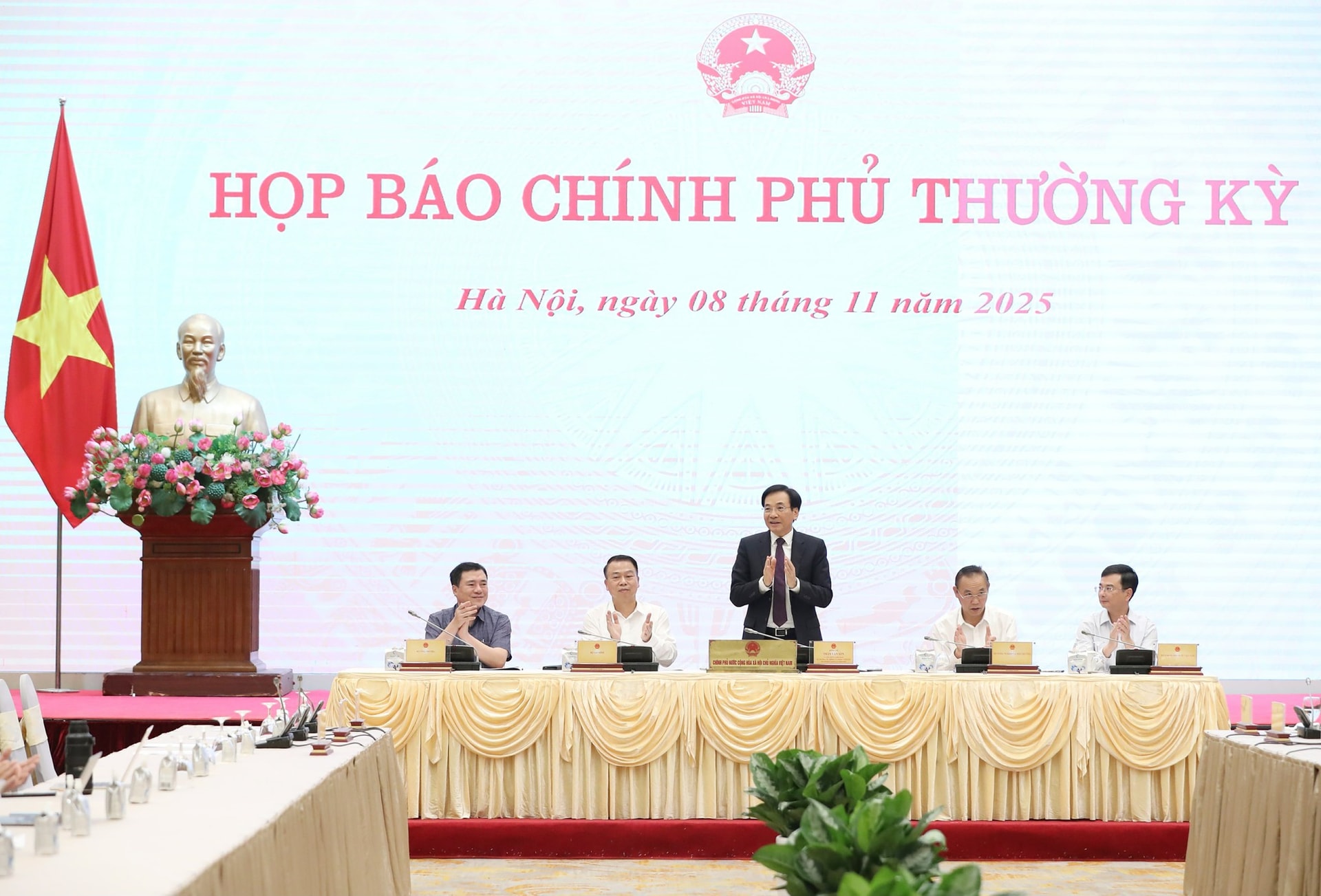 chính phủ 10 tháng