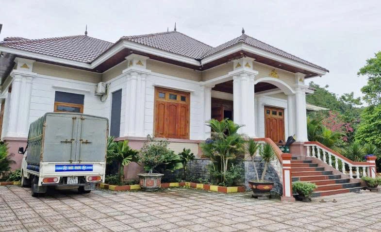 Từ khi nuôi chồn, gia đình chị Hương có thu nhập tốt hơn hẳn, xây được nhà cao, mua ô tô