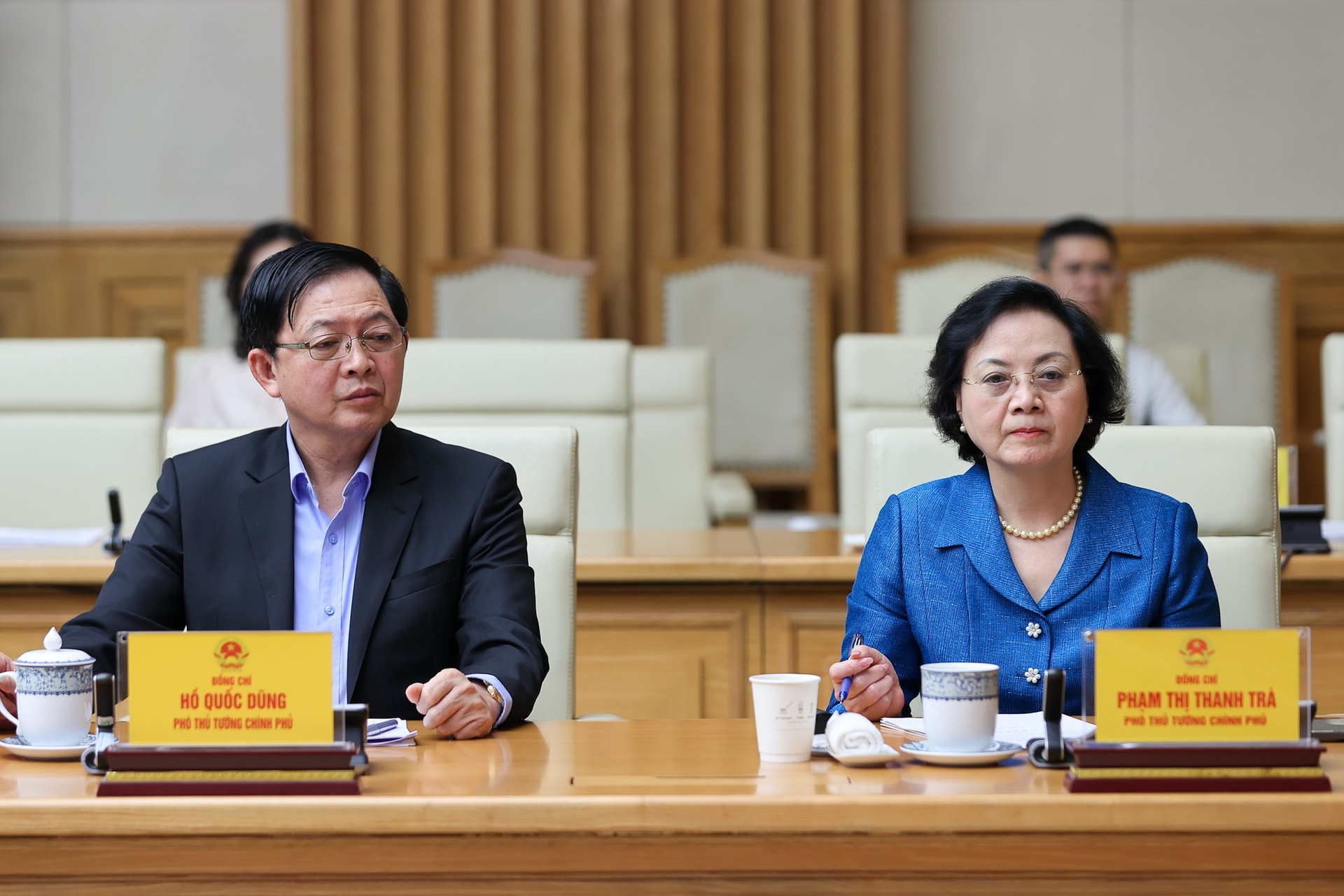 Thủ tướng: Khẩn trương xây dựng lại 1.900 nhà sập đổ, 67.000 nhà tốc mái cho đồng bào miền Trung- Ảnh 4. Thủ tướng: Khẩn trương xây dựng lại 1.900 nhà sập đổ, 67.000 nhà tốc mái cho đồng bào miền Trung- Ảnh 4.