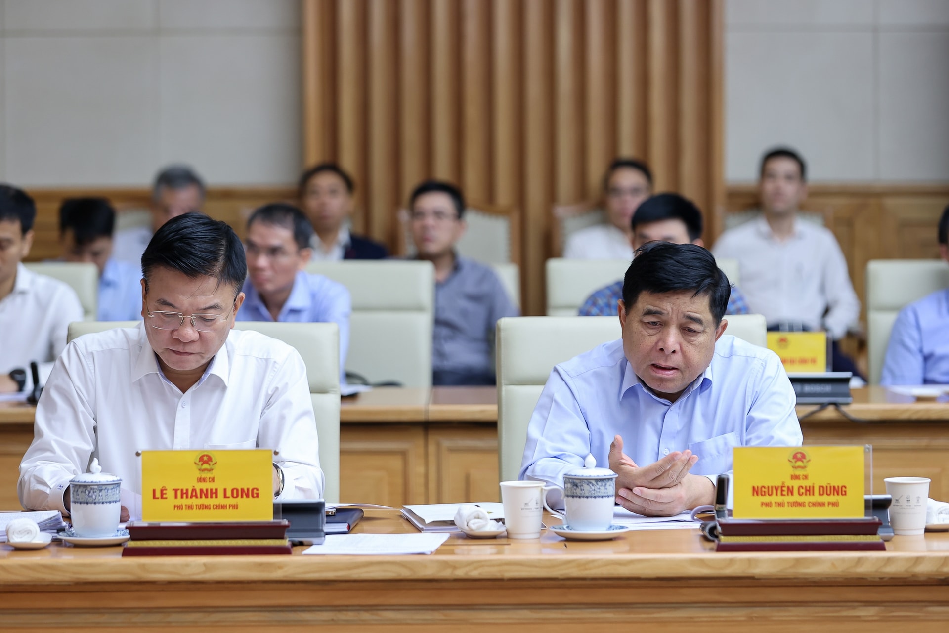 Thủ tướng: Khẩn trương xây dựng lại 1.900 nhà sập đổ, 67.000 nhà tốc mái cho đồng bào miền Trung- Ảnh 3. Thủ tướng: Khẩn trương xây dựng lại 1.900 nhà sập đổ, 67.000 nhà tốc mái cho đồng bào miền Trung- Ảnh 3.