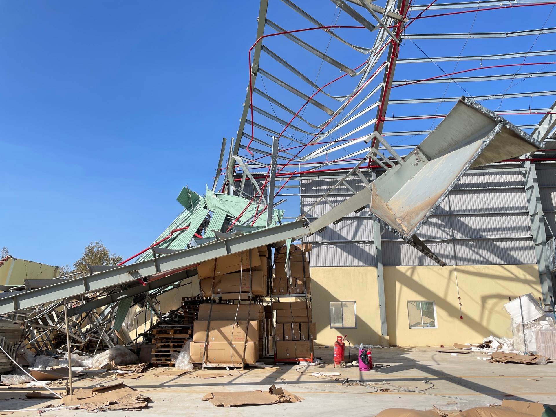 Thủ tướng thăm hỏi, động viên người dân, doanh nghiệp thiệt hại nặng nề do thiên tai, bão lũ tại Gia Lai- Ảnh 2. Thủ tướng thăm hỏi, động viên người dân, doanh nghiệp thiệt hại nặng nề do thiên tai, bão lũ tại Gia Lai- Ảnh 2.