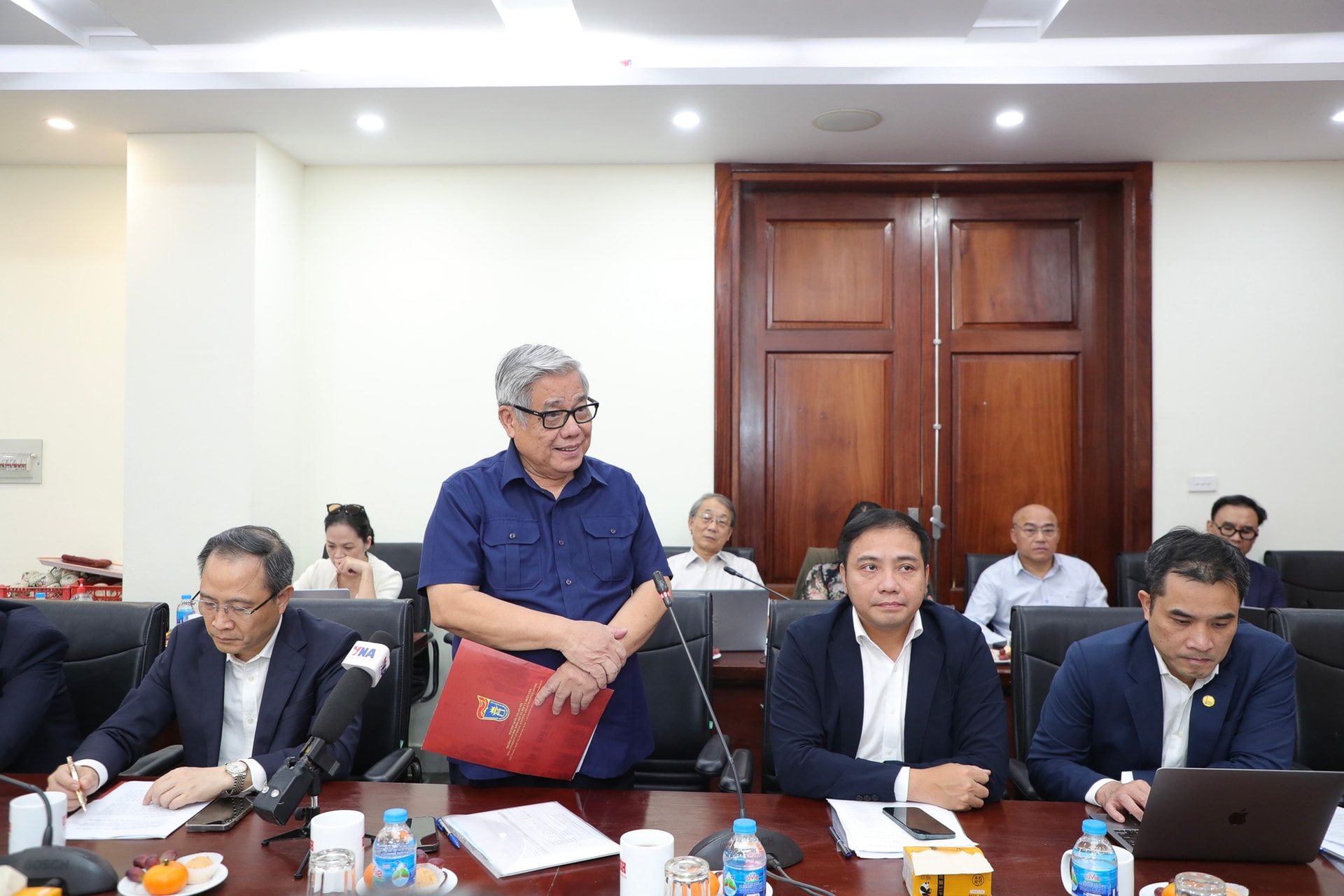 Nhiều hiến kế tâm huyết góp phần hoàn thiện Dự thảo Văn kiện Đại hội XIV của Đảng- Ảnh 2.