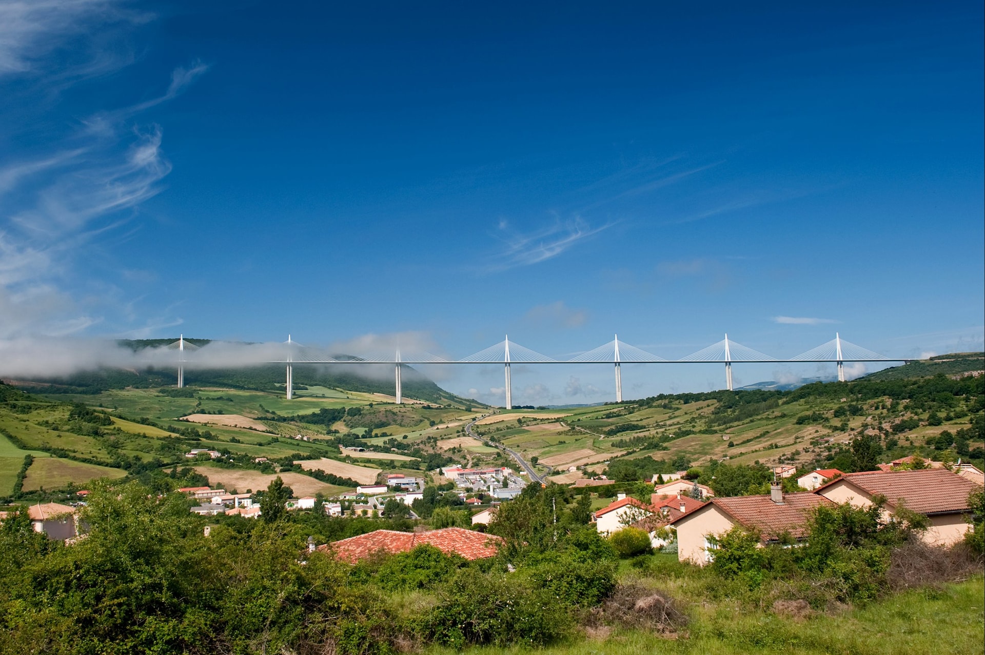 Millau Viaduct nhìn từ xa