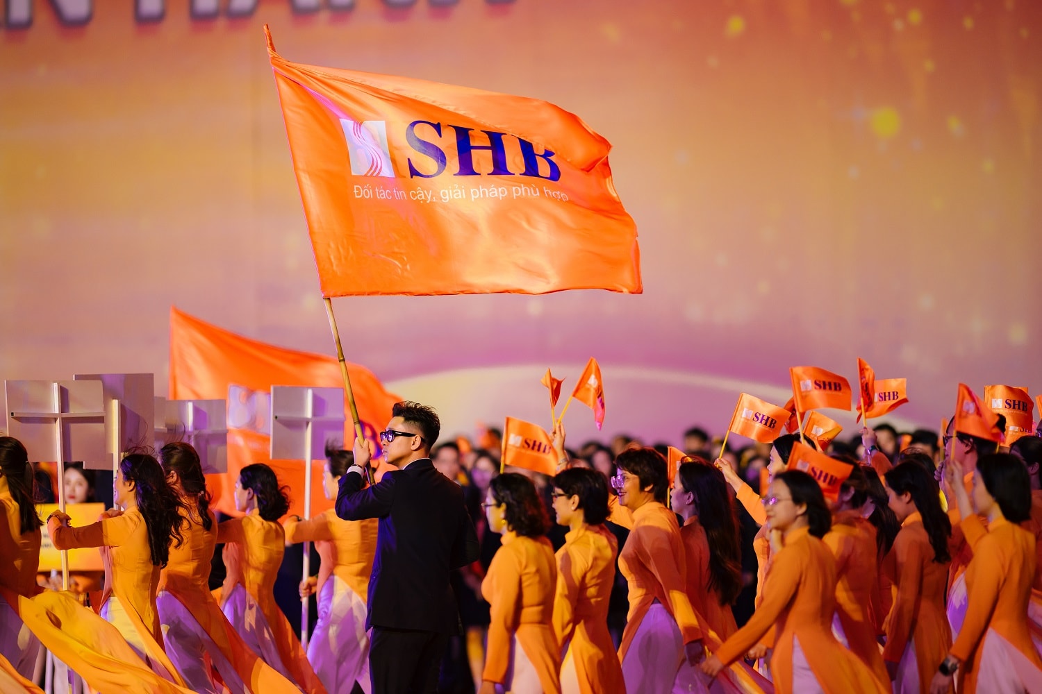 SHB - sinh nhat - bau hien (1)