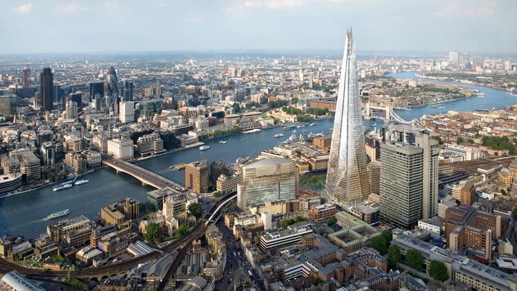 The Shard nổi bật giữa thành phố London