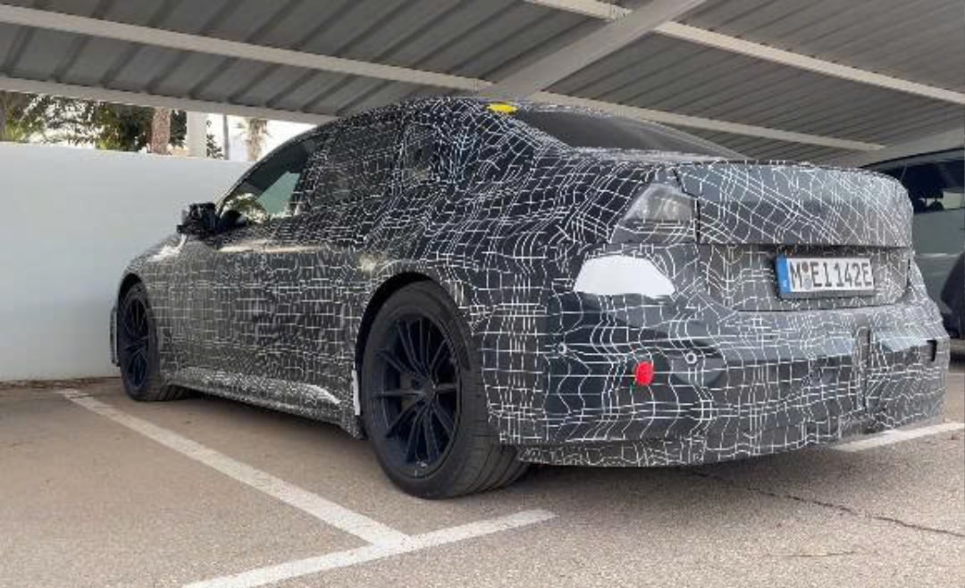 BWM M3 EV phía sau (1)