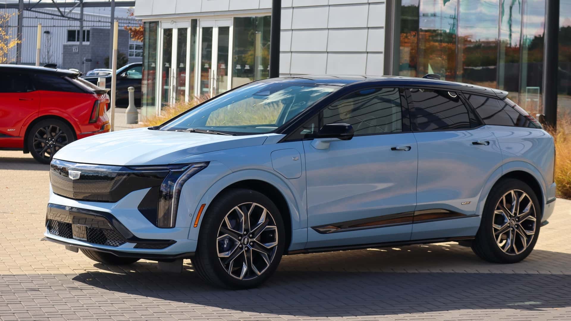 Xe điện Cadillac duy trì phạm vj hoạt động tốt