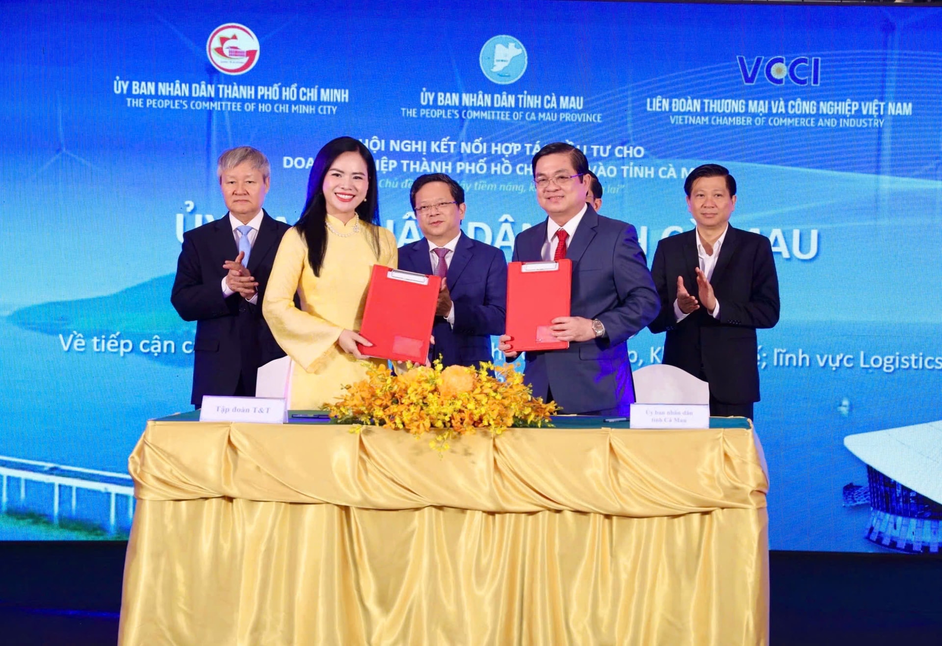 Bà Nguyễn Thị Thanh Bình, Phó Tổng Giám đốc T&T Group - lãnh đạo Cà Mau