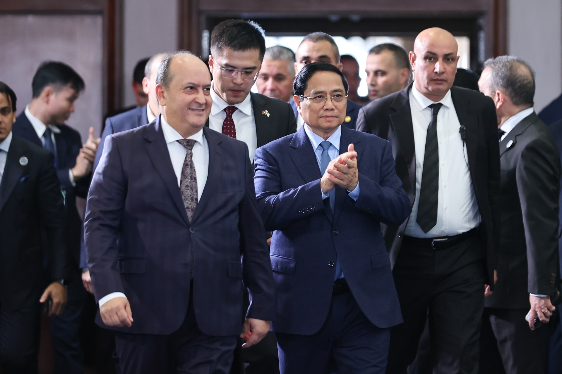 Thủ tướng mời gọi doanh nghiệp Việt Nam đầu tư tại Algeria để xuất khẩu sang 3 châu lục- Ảnh 1.