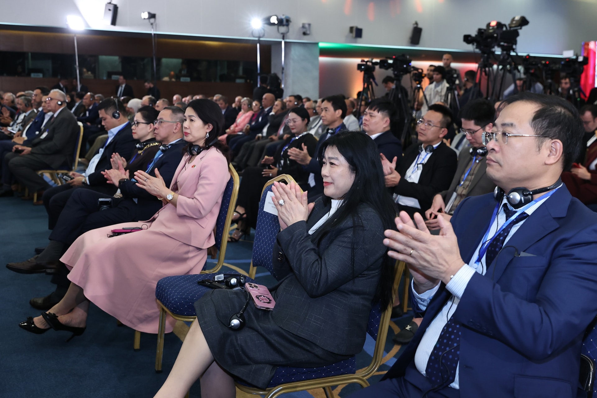 Thủ tướng mời gọi doanh nghiệp Việt Nam đầu tư tại Algeria để xuất khẩu sang 3 châu lục- Ảnh 6.