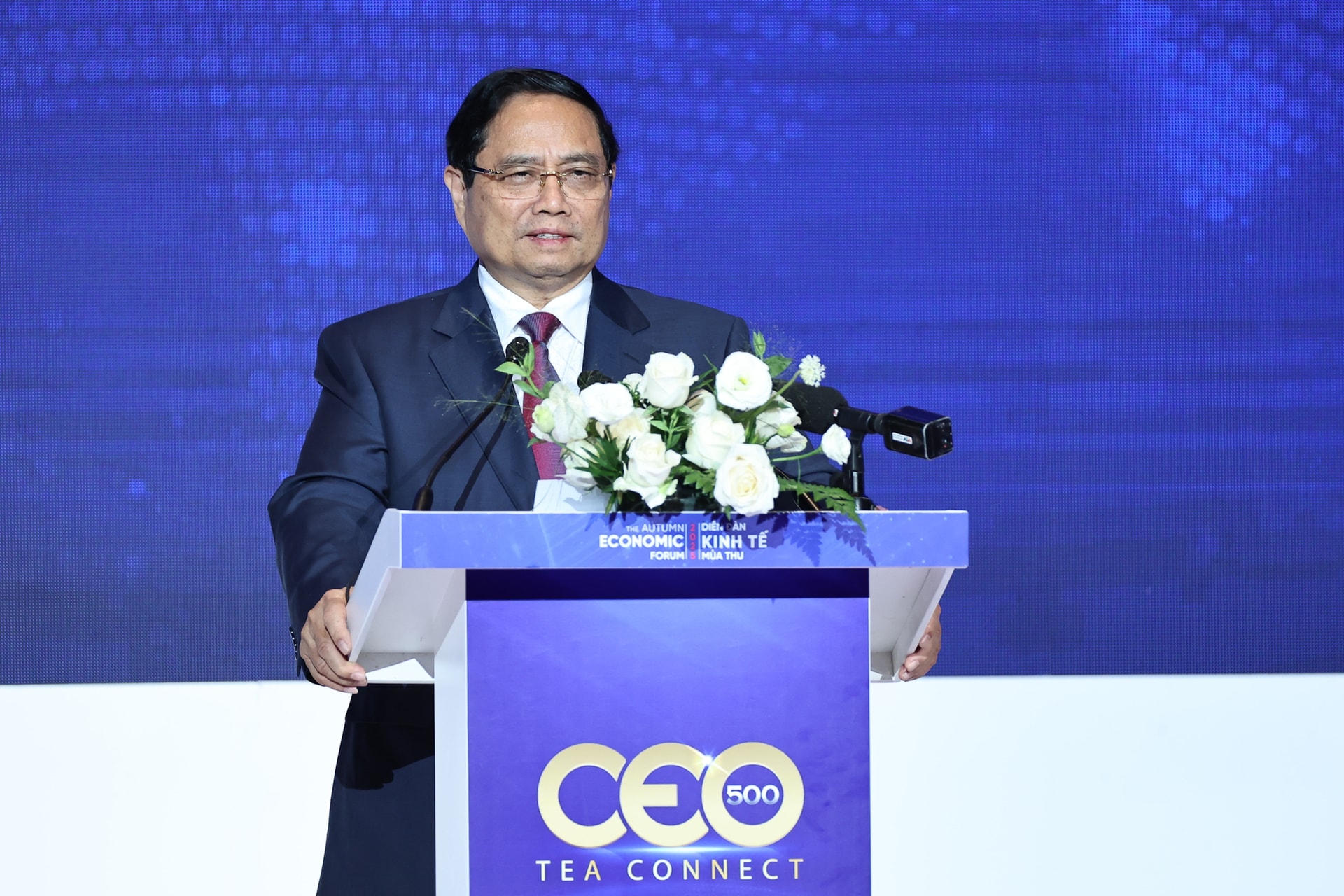Thủ tướng: Vừa tự lực, tự cường, vừa đẩy mạnh hợp tác để TPHCM trở thành 