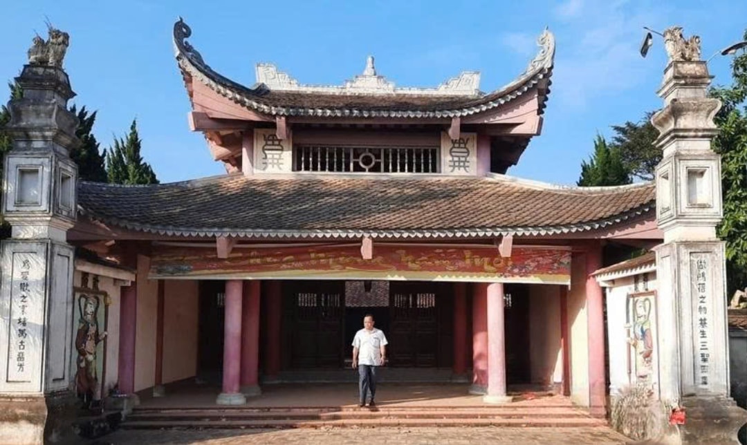 Đền thờ Tam Thánh (1)