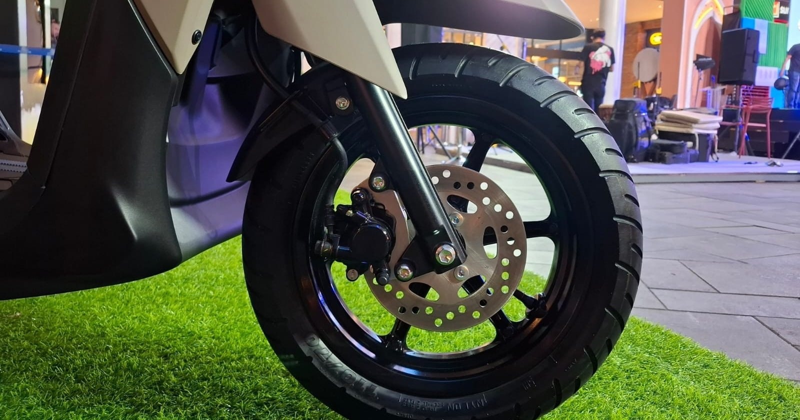 Yamaha Gear Ultima bánh trước