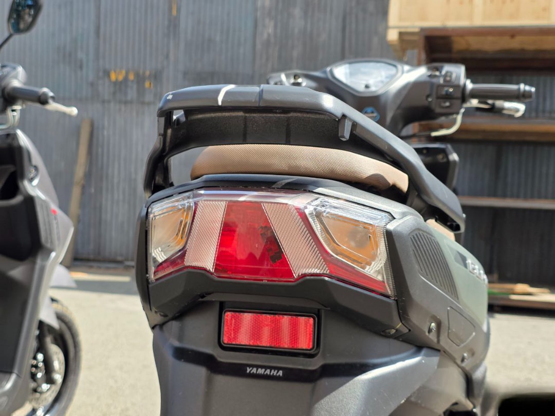 Yamaha Gear Ultima đuôi xe (1)