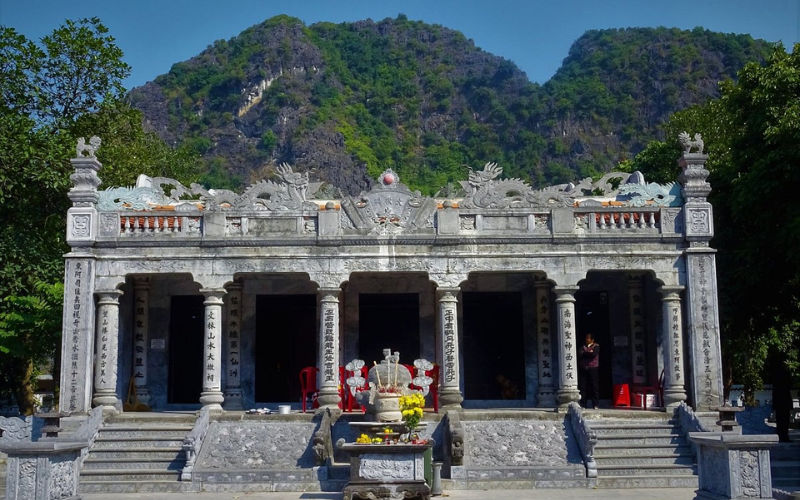 Đền đá Thái Vi