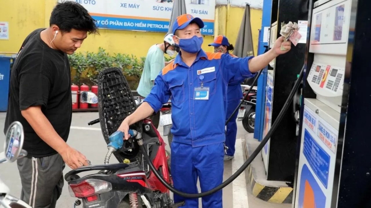 Giá xăng hôm nay bật tăng
