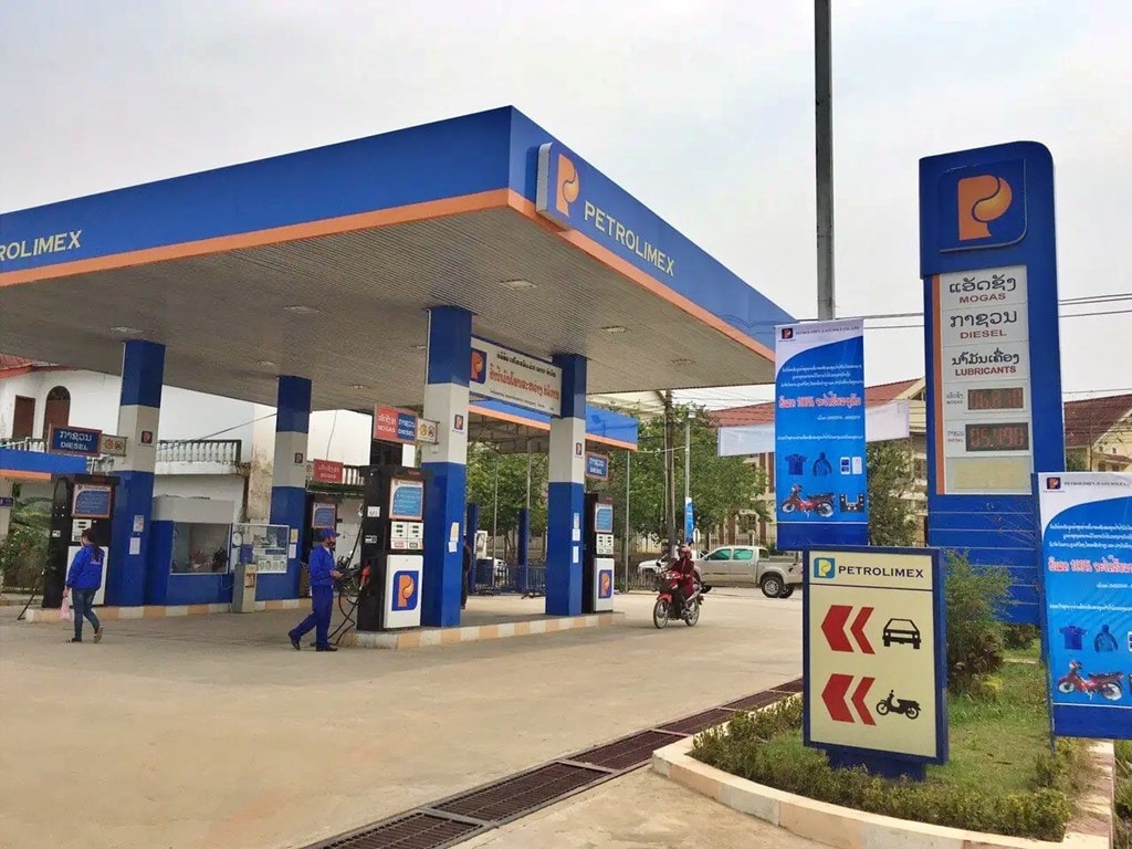 PLX là công ty dẫn đầu thị trường phân phối xăng dầu tại Việt Nam với khoảng 50% thị phần