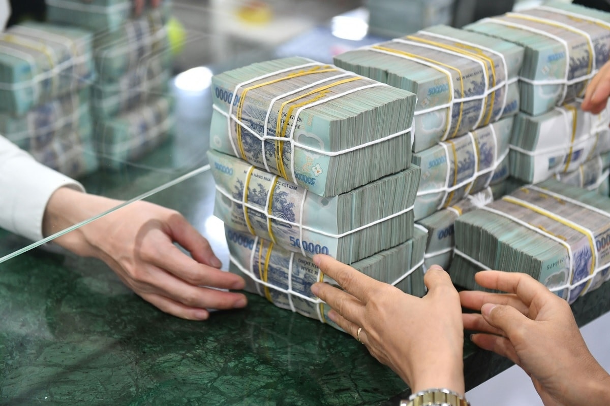 Lãi suất ngân hàng tiếp đà tăng khi Agribank lần đầu tiên đưa lãi suất huy động chạm ngưỡng 6%/năm