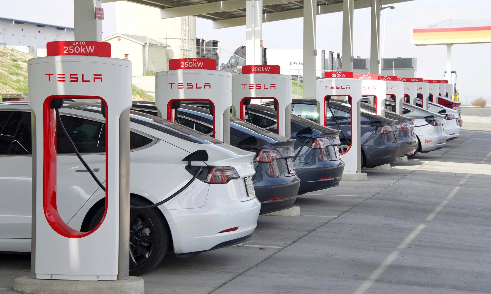 Ông vua trên thị trường xe điện có lẽ sẽ tiếp tục gọi tên Tesla