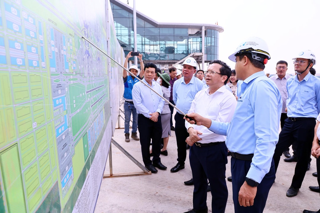 Đoàn làm việc về sân bay Long Thành