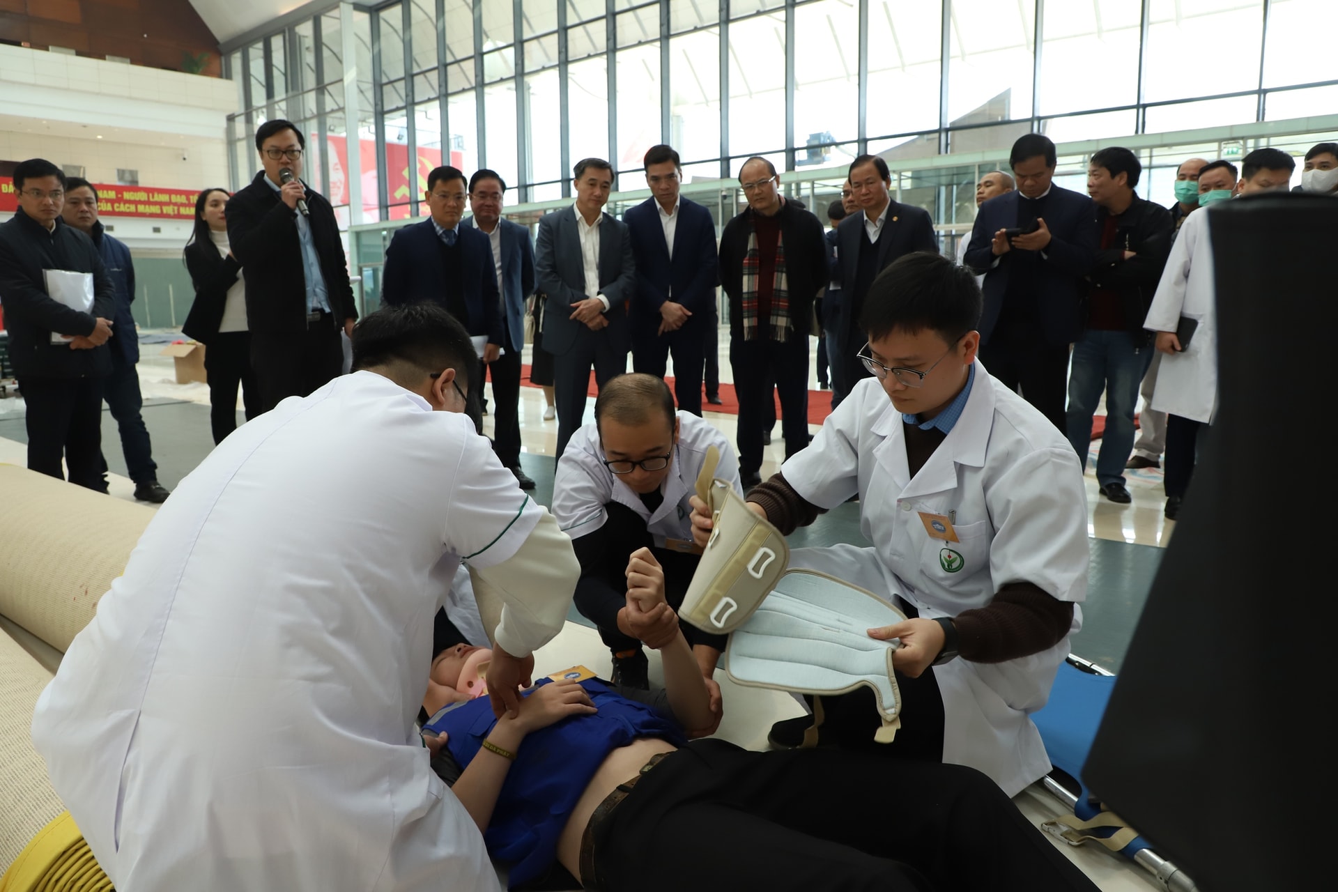 Hơn 300 cán bộ y tế phục vụ Đại hội Đại biểu toàn quốc lần thứ XIV của Đảng- Ảnh 2. Hơn 300 cán bộ y tế phục vụ Đại hội Đại biểu toàn quốc lần thứ XIV của Đảng- Ảnh 2.