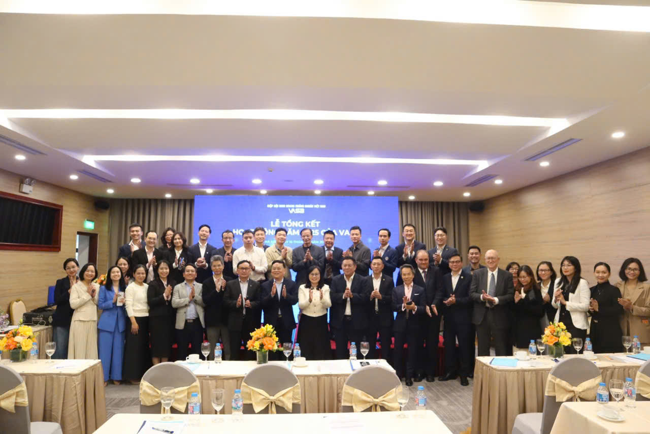 C&aacute;c đại biểu chụp ảnh lưu niệm tại buổi lễ