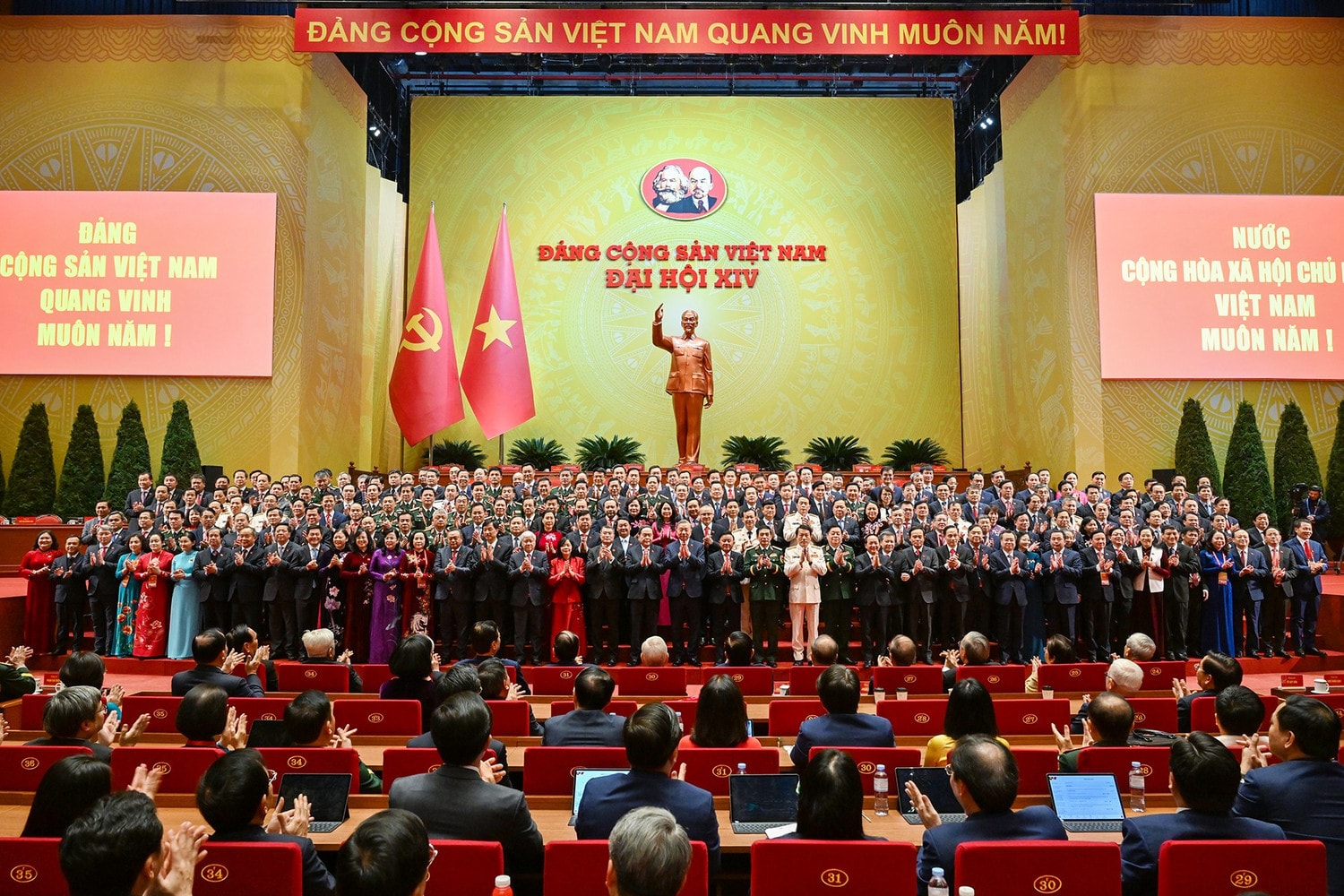 Ban Chấp hành Trung ương Đảng khóa XIV ra mắt Đại hội
