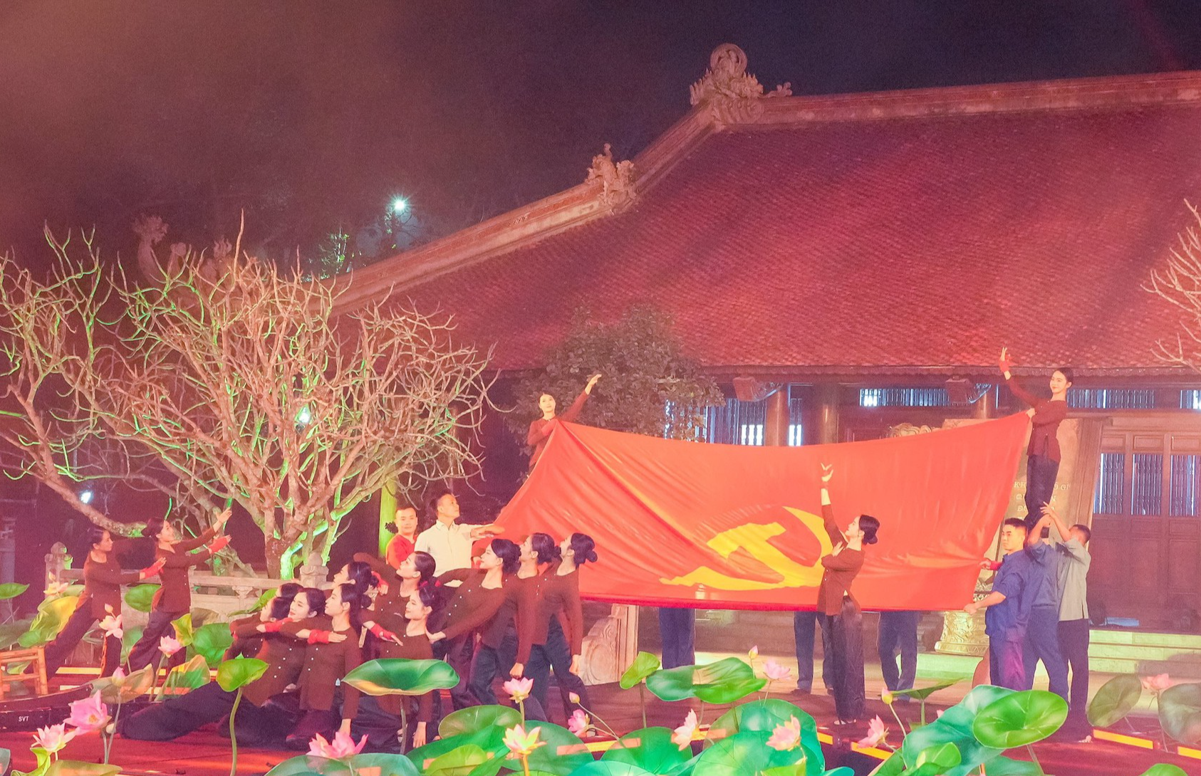 Lãnh đạo Đảng, Nhà nước dự cầu truyền hình kỷ niệm 85 năm Ngày Bác Hồ về nước trực tiếp lãnh đạo cách mạng Việt Nam- Ảnh 15.
